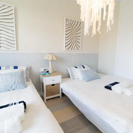 900m From The In With A Pool Апартаменти *