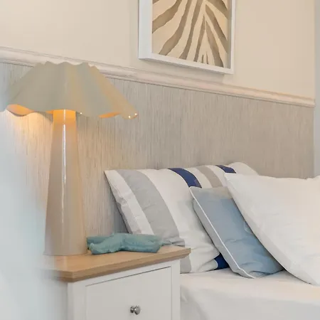 Appartement 900m From The In With A Pool Estepona