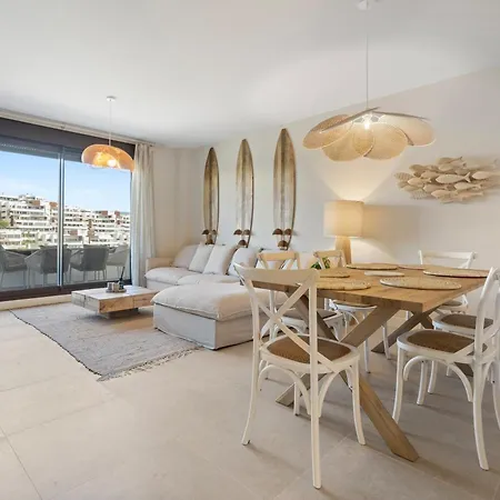 900m From The In With A Pool Appartement Estepona