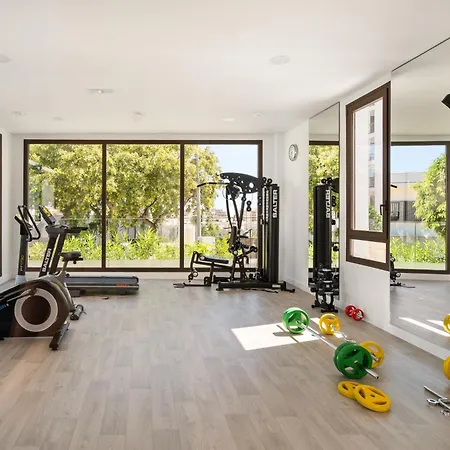 900m From The In With A Pool 아파트 *