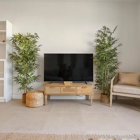 Appartement 900m From The In With A Pool