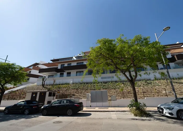 Apartment 900m From The In With A Pool Estepona