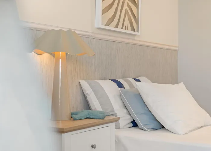 Apartment 900m From The In With A Pool Estepona