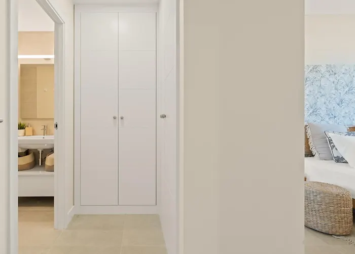 900m From The In With A Pool Apartment *