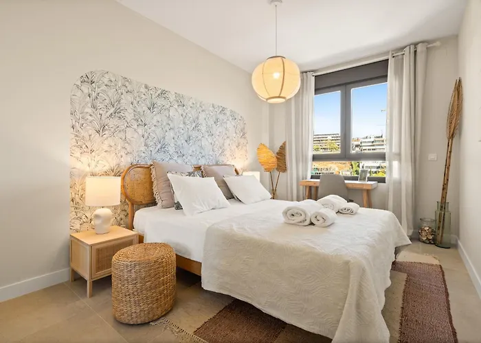 900m From The In With A Pool Apartment *