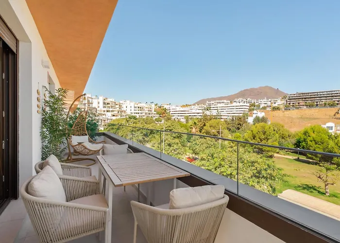 Apartment 900m From The In With A Pool Estepona