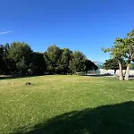 900m From The In With A Pool דירה *